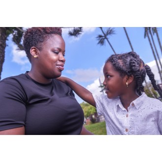 Vergulde mattenklopper oorbellen | Surinaamse mattenklopper oorbellen 2