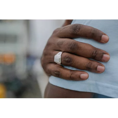 Surinaamse ring witte steen. Surinaamse sieraden. Surinaamse Ring.